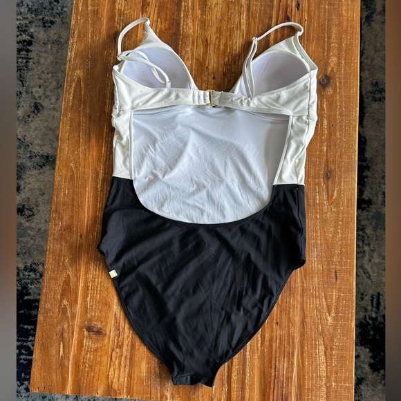 EUC Summersalt The Wave one piece swimsuit - Picture 6 of 8